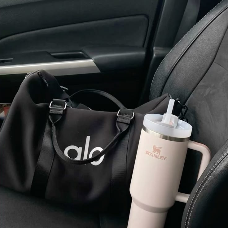 ماگ استنلی دسته دار اورجینال The Quencher H2.O FlowState™ Tumbler 40 oz دوجداره نی دار1.18 لیتر