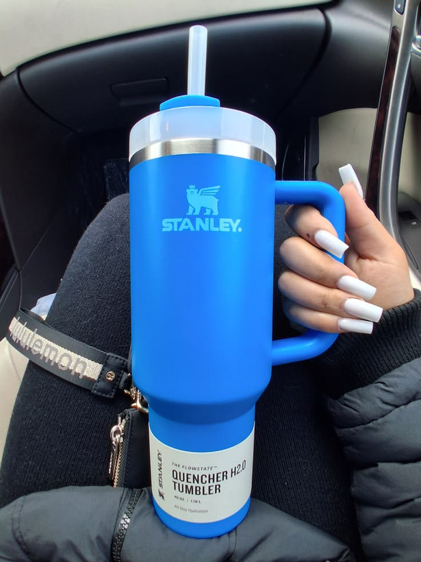 ماگ استنلی دسته دار اورجینال The Quencher H2.O FlowState™ Tumbler 40 oz دوجداره نی دار1.18 لیتر