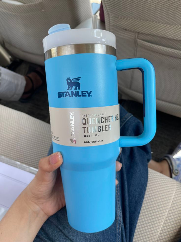 ماگ استنلی دسته دار اورجینال The Quencher H2.O FlowState™ Tumbler 40 oz دوجداره نی دار1.18 لیتر