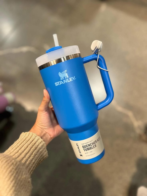 ماگ استنلی دسته دار اورجینال The Quencher H2.O FlowState™ Tumbler 40 oz دوجداره نی دار1.18 لیتر