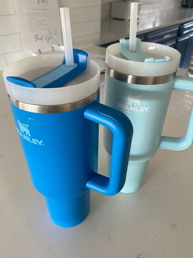 ماگ استنلی دسته دار اورجینال The Quencher H2.O FlowState™ Tumbler 40 oz دوجداره نی دار1.18 لیتر
